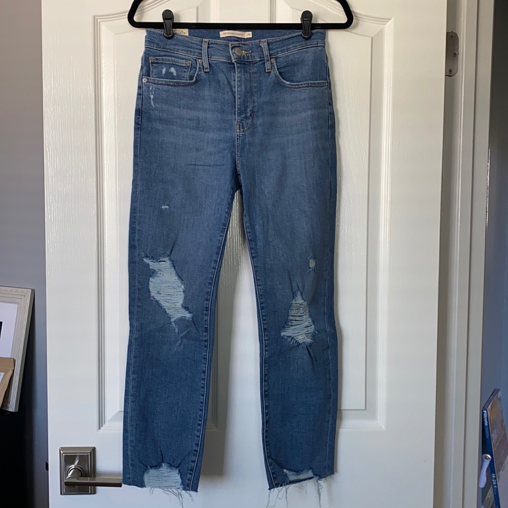 724 High Rise Straight Levi’s size 28.